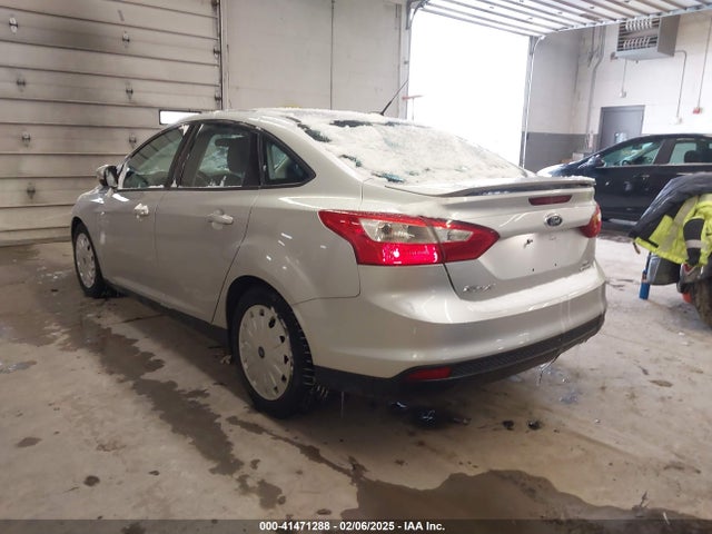 Ford FOCUS SE 2014 1FADP3F24EL188993 Image 3