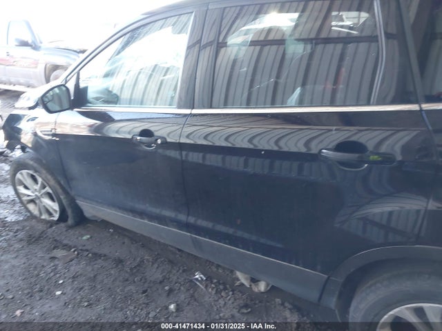 1FMCU0GD8HUA60280 Ford ESCAPE SE