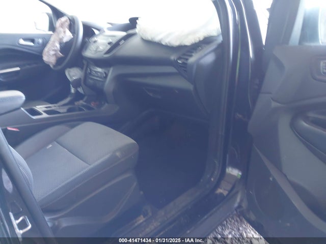 1FMCU0GD8HUA60280 Ford ESCAPE SE