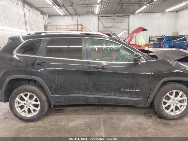 1C4PJMCB9JD572453 Jeep Cherokee Latitude 4x4