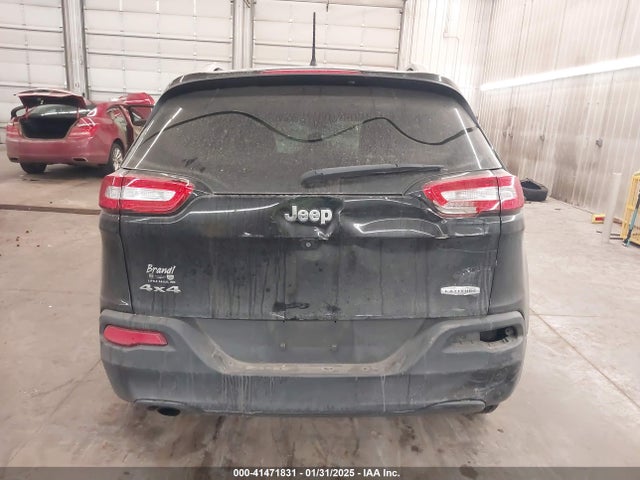 1C4PJMCB9JD572453 Jeep Cherokee Latitude 4x4