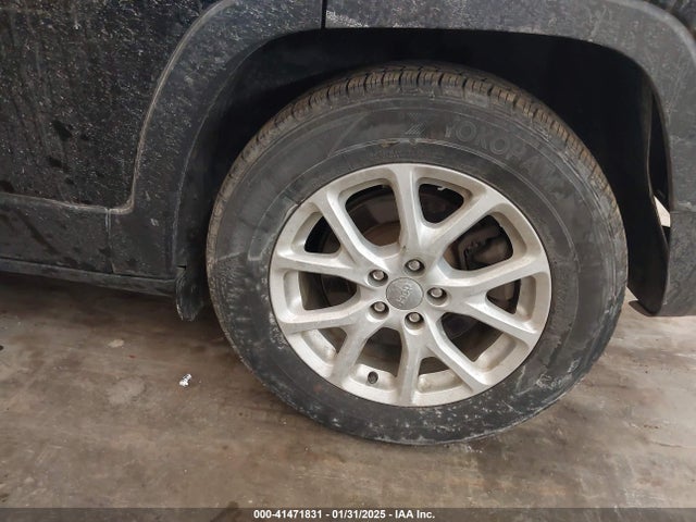 1C4PJMCB9JD572453 Jeep Cherokee Latitude 4x4