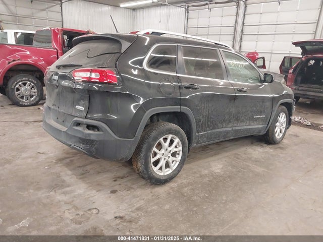 1C4PJMCB9JD572453 Jeep Cherokee Latitude 4x4