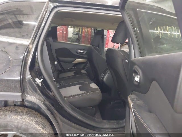 1C4PJMCB9JD572453 Jeep Cherokee Latitude 4x4