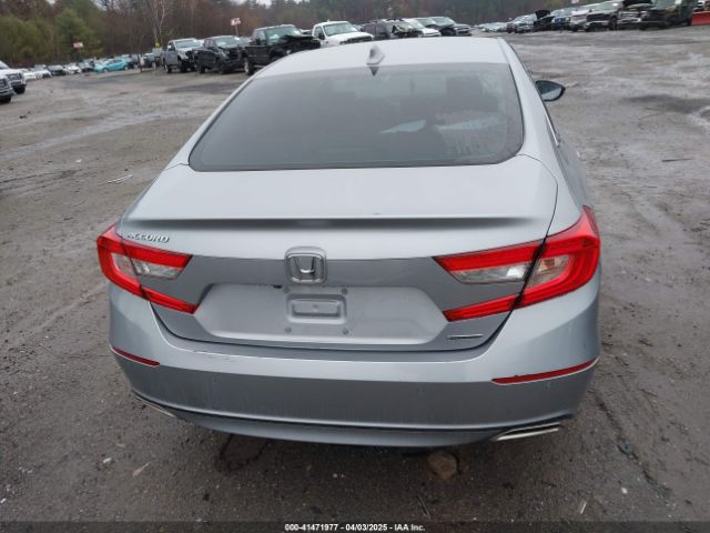 1HGCV1F98JA076055 Honda Accord Touring