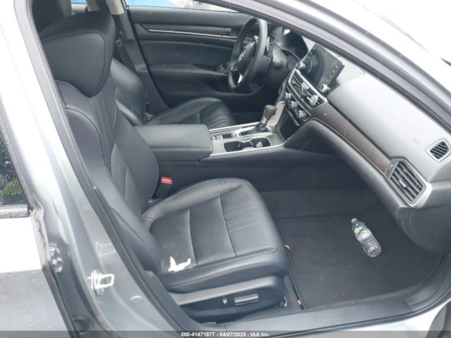 1HGCV1F98JA076055 Honda Accord Touring