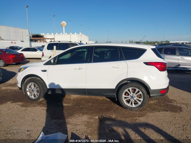 1FMCU0GDXKUA34142 Ford ESCAPE SE