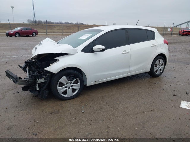 KIA Forte 5-door Lx 2016 KNAFK5A86G5572755 Image 2