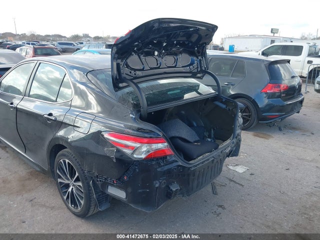4T1B11HK3JU139935 Toyota CAMRY SE