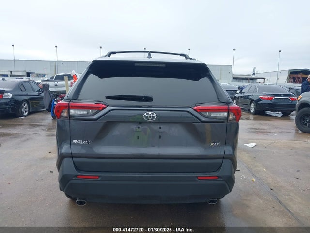 2T3W1RFV2RC257699 Toyota Rav4 Xle