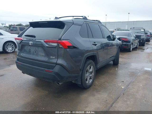 2T3W1RFV2RC257699 Toyota Rav4 Xle