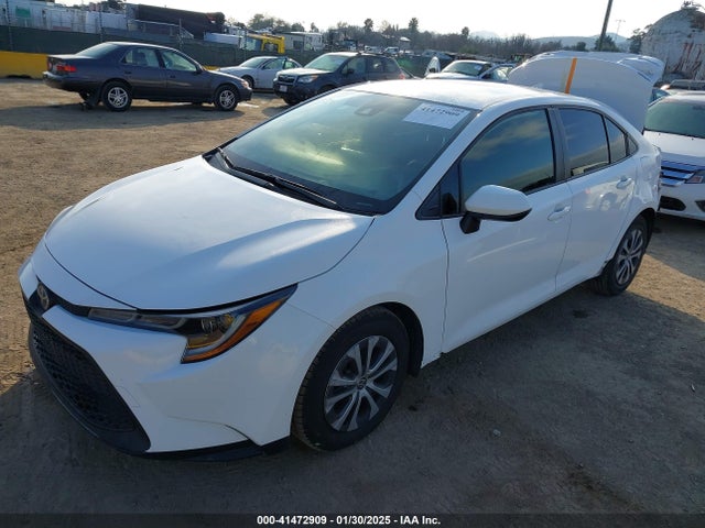 Toyota Corolla Hybrid Le 2022 JTDEAMDE8N3012841 Image 2