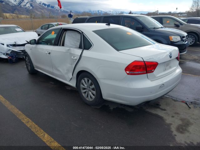 2015 VOLKSWAGEN PASSAT 1VWAT7A38FC096154 Photo 2