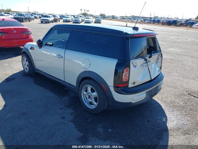 2011 MINI COOPER CLUBMAN WMWZF3C56BT188052 Photo 2