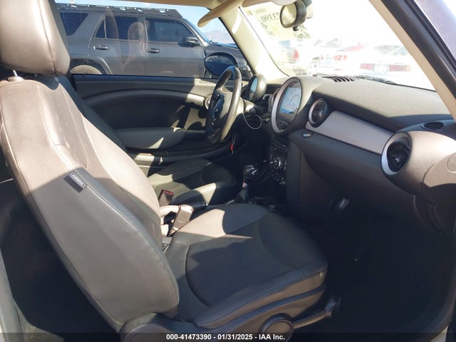 2011 MINI COOPER CLUBMAN WMWZF3C56BT188052 Photo 4