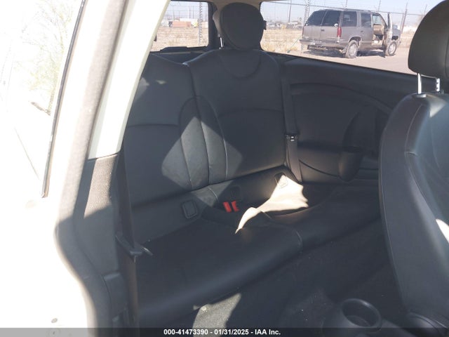 2011 MINI COOPER CLUBMAN WMWZF3C56BT188052 Photo 7