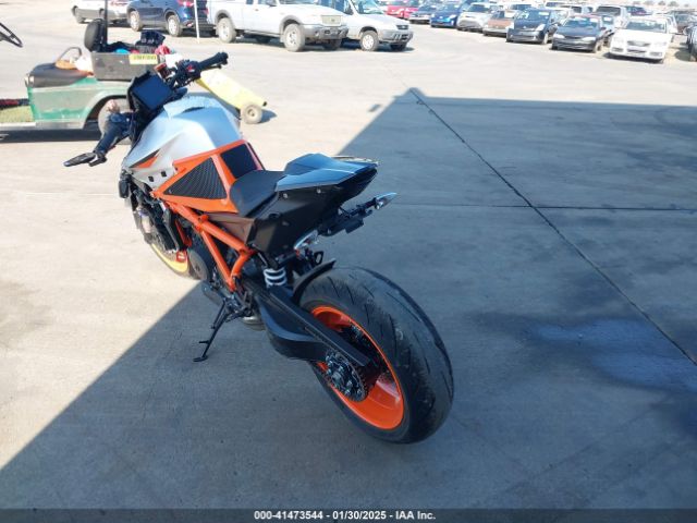 2022 KTM 1290 VBKV39406NM962247 Photo 2