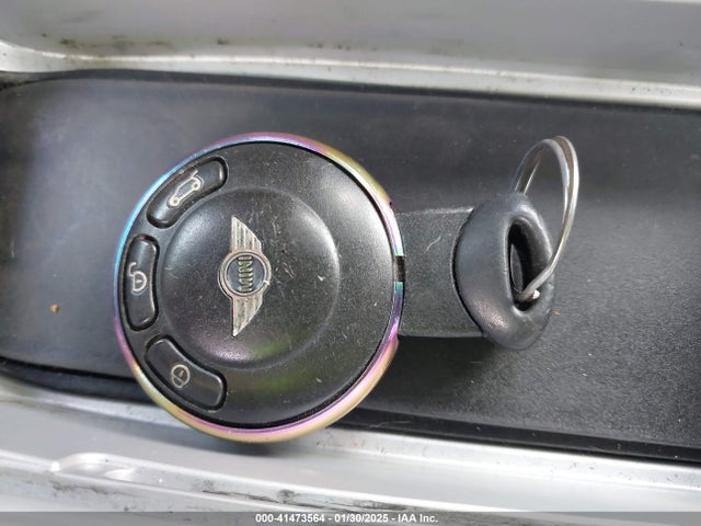 2010 MINI COOPER WMWMF3C51ATZ24646 Photo 10