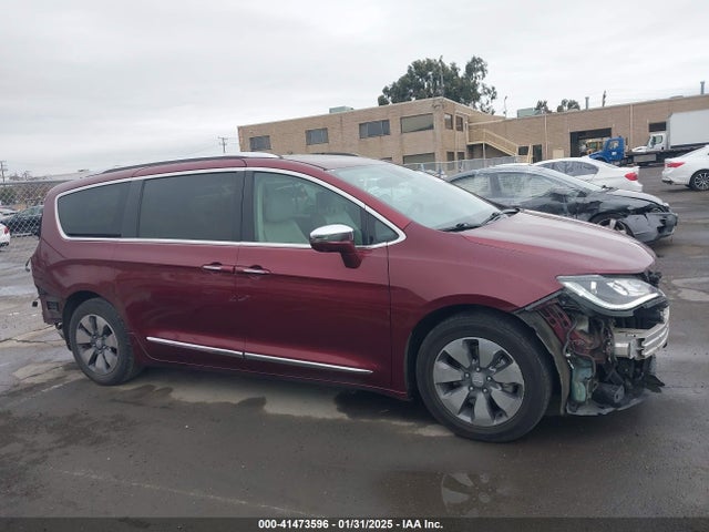 Chrysler Pacifica Hybrid Platinum 2017 2C4RC1N74HR735401 Image 14