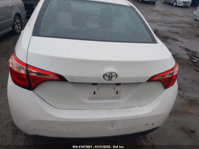 Toyota COROLLA LE 2018 5YFBURHE6JP808362 Image 16