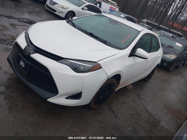 Toyota COROLLA LE 2018 5YFBURHE6JP808362 Image 2