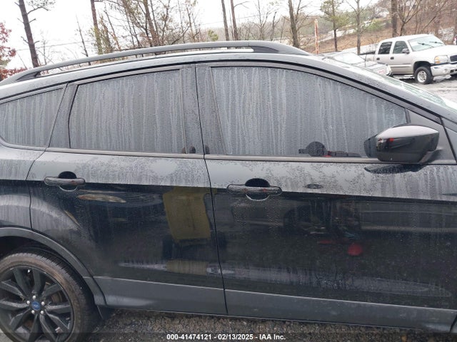1FMCU0G99HUE30518 Ford ESCAPE SE