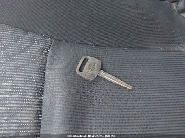 VNKKTUD35HA073034 Toyota YARIS L