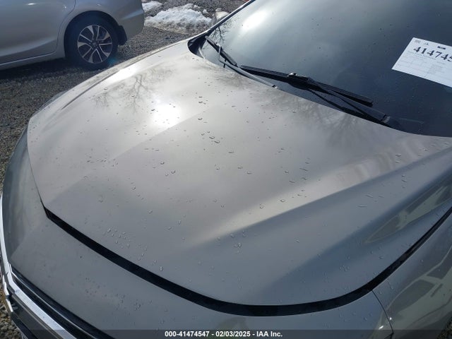 1G1ZE5ST9HF118742 Chevrolet MALIBU 1LT