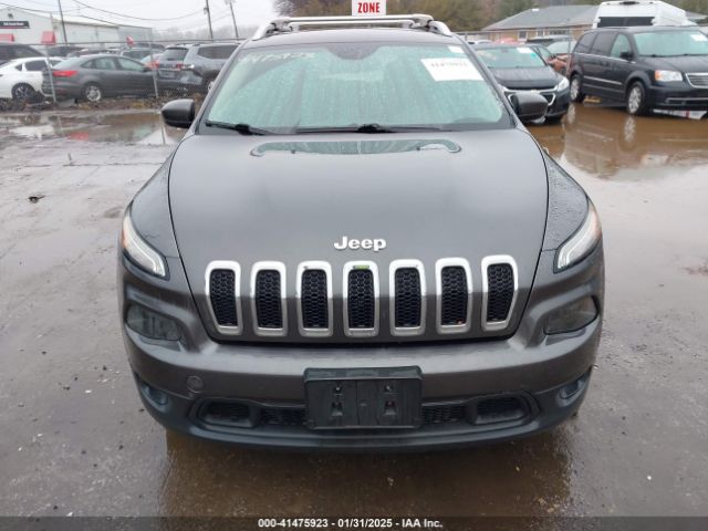 1C4PJMCS5EW137875 Jeep Cherokee Latitude