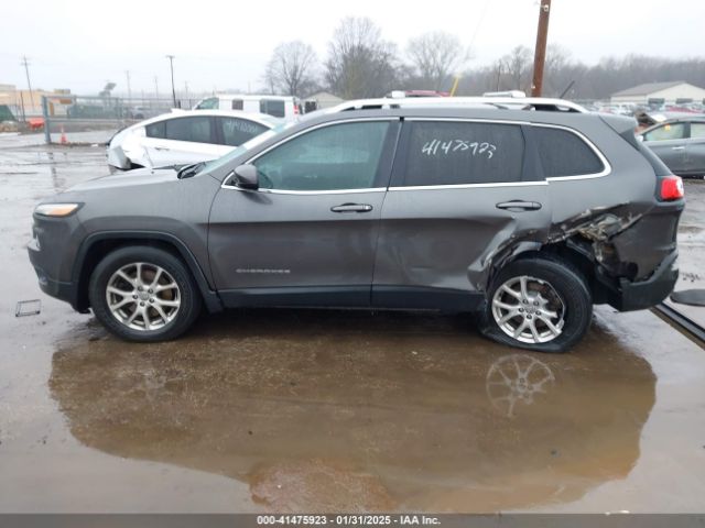 1C4PJMCS5EW137875 Jeep Cherokee Latitude