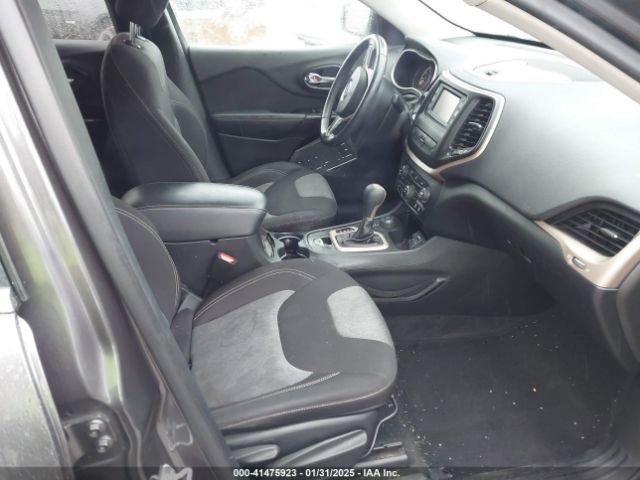 1C4PJMCS5EW137875 Jeep Cherokee Latitude