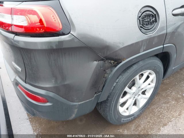 1C4PJMCS5EW137875 Jeep Cherokee Latitude