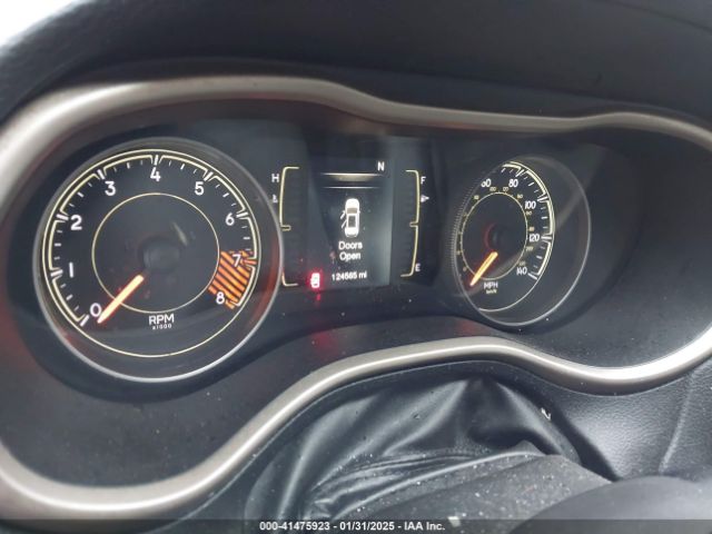 1C4PJMCS5EW137875 Jeep Cherokee Latitude