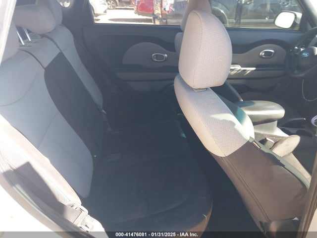 KNDJN2A27G7250743 KIA Soul