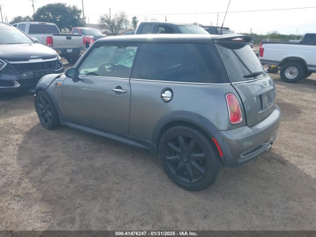 2003 MINI COOPER S WMWRE334X3TD70450 Photo 2