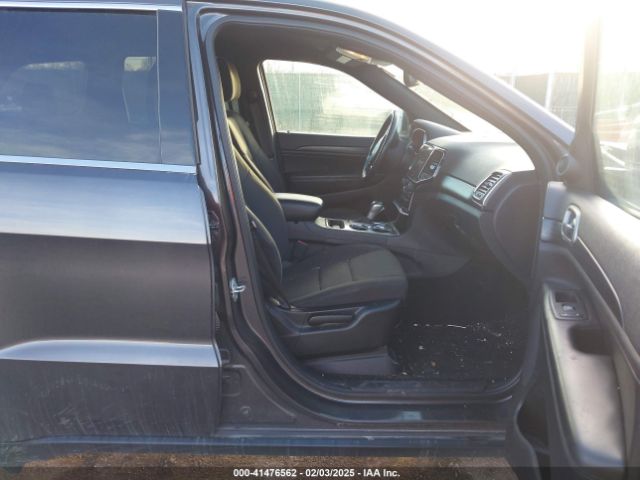 1C4RJEAG2KC698822 Jeep Grand Cherokee Laredo E 4x2
