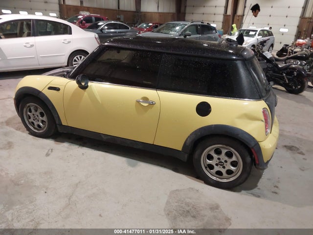 2005 MINI COOPER WMWRC33575TK61121 Photo 2