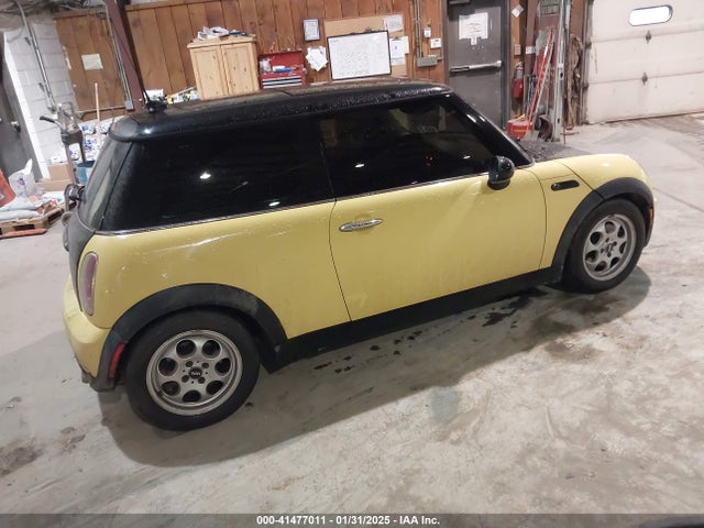 2005 MINI COOPER WMWRC33575TK61121 Photo 3