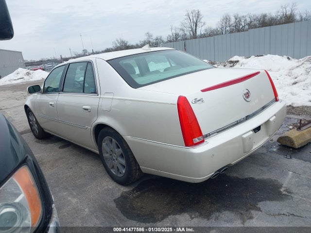 2011 CADILLAC DTS 1G6KH5E62BU126967 Photo 2