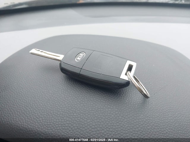 KIA Soul 2016 KNDJN2A2XG7249859 Image 11