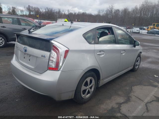 JTDKN3DU5F0405546 Toyota Prius Two