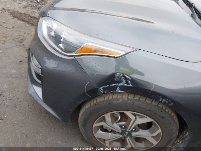 3KPF24AD9ME365769 KIA Forte Lxs