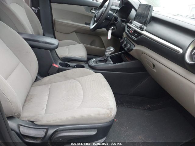 3KPF24AD9ME365769 KIA Forte Lxs