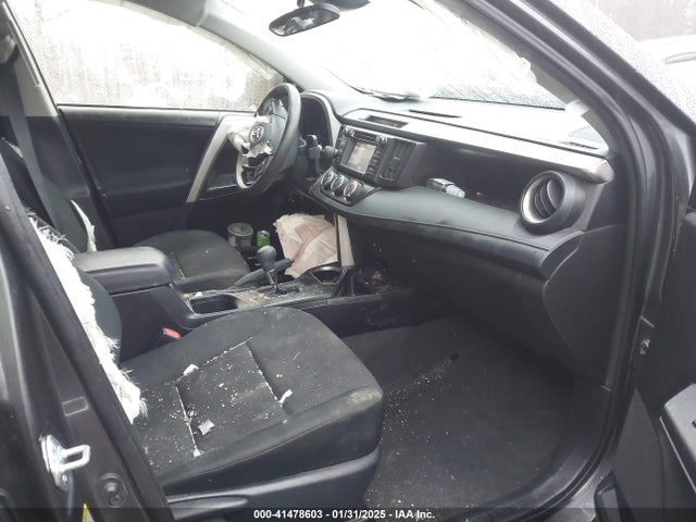 JTMBFREV6JJ242450 Toyota RAV4 LE