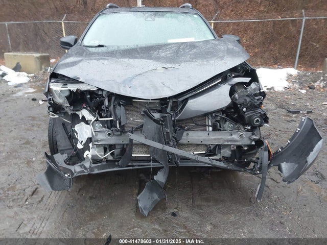 JTMBFREV6JJ242450 Toyota RAV4 LE
