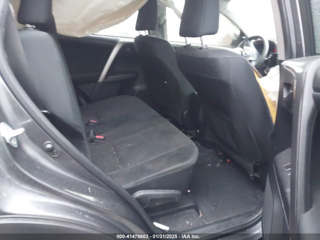 JTMBFREV6JJ242450 Toyota RAV4 LE