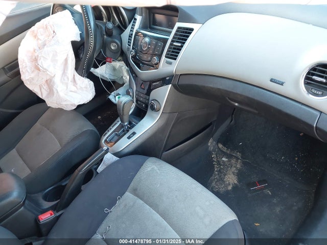 1G1PA5SH4F7159835 Chevrolet Cruze Ls Auto