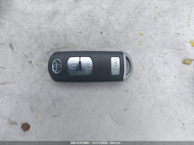 3MYDLBJV5LY706259 Toyota YARIS LE