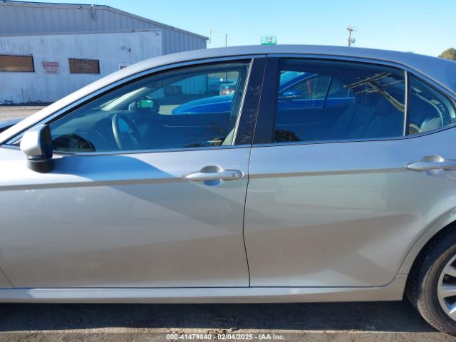 4T1C11AK4NU056843 Toyota CAMRY LE