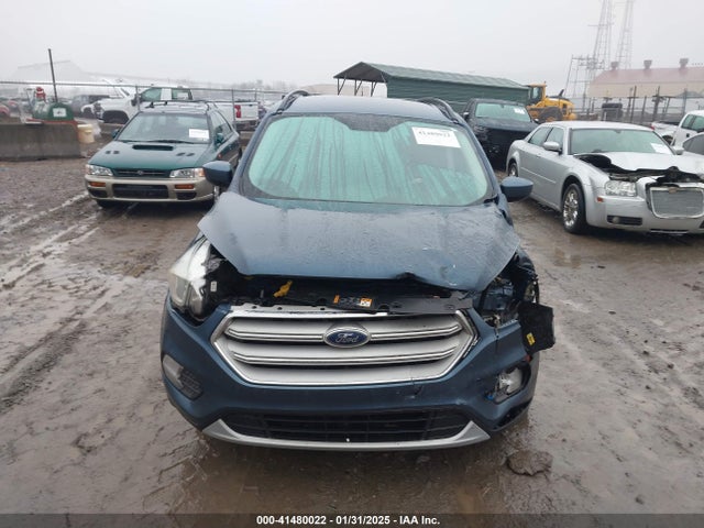 1FMCU9GD9JUA19411 Ford ESCAPE SE